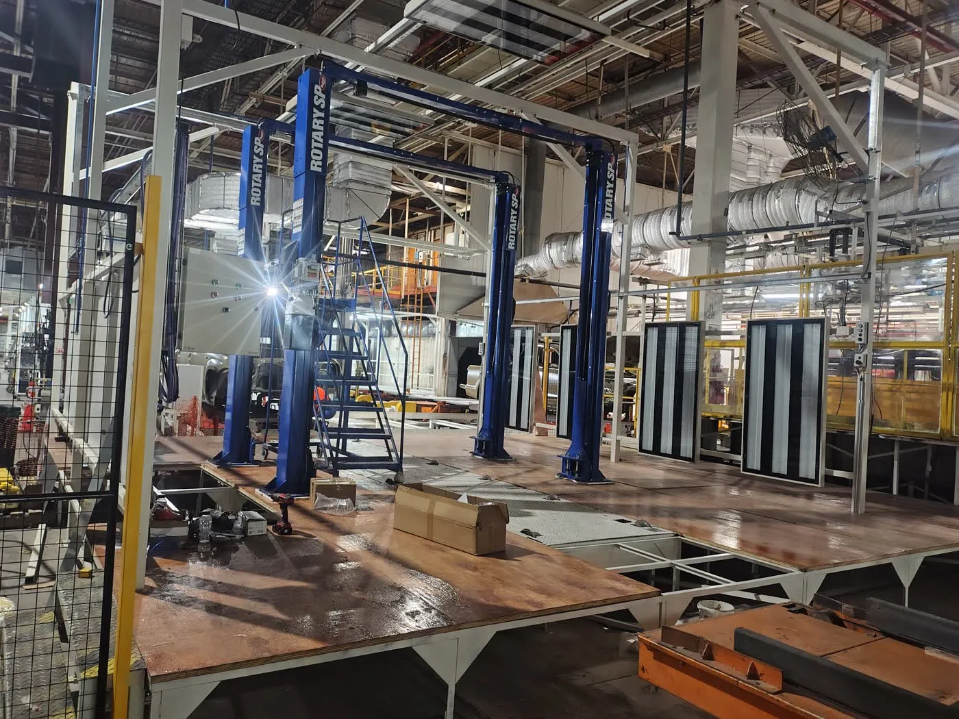 Estructura de riel elevado para desplazamiento de carrocerías en planta